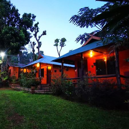 บ้านดินโฮมสเตย์ ปางอุ๋ง Ban Huai Makhuea Som Extérieur photo