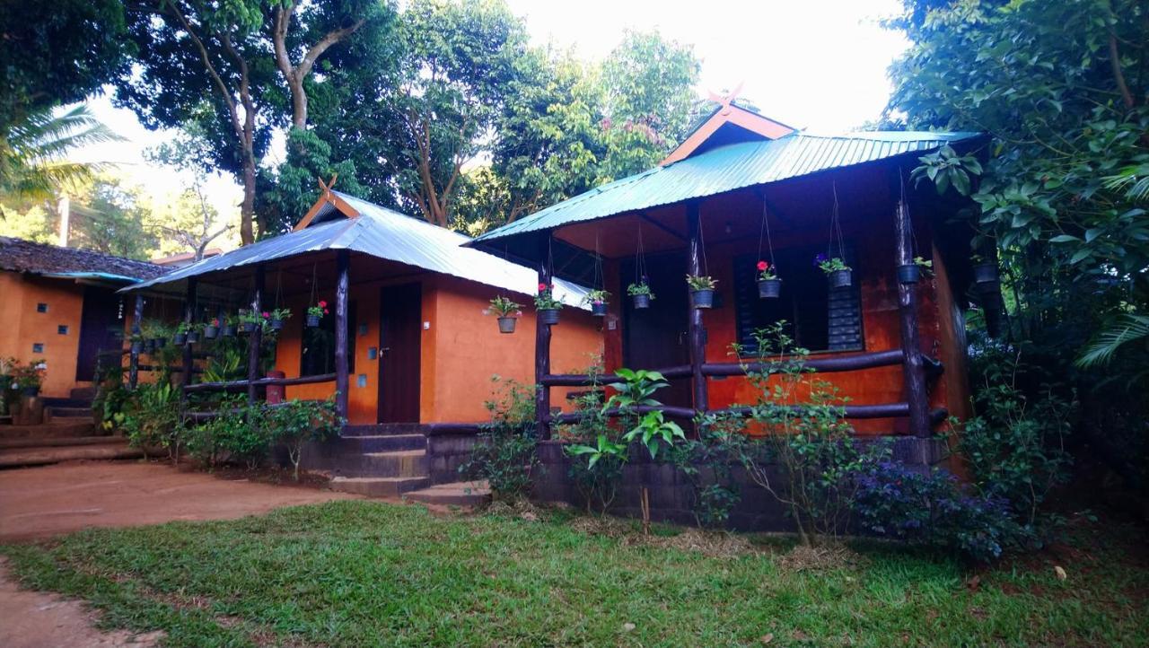 บ้านดินโฮมสเตย์ ปางอุ๋ง Ban Huai Makhuea Som Extérieur photo